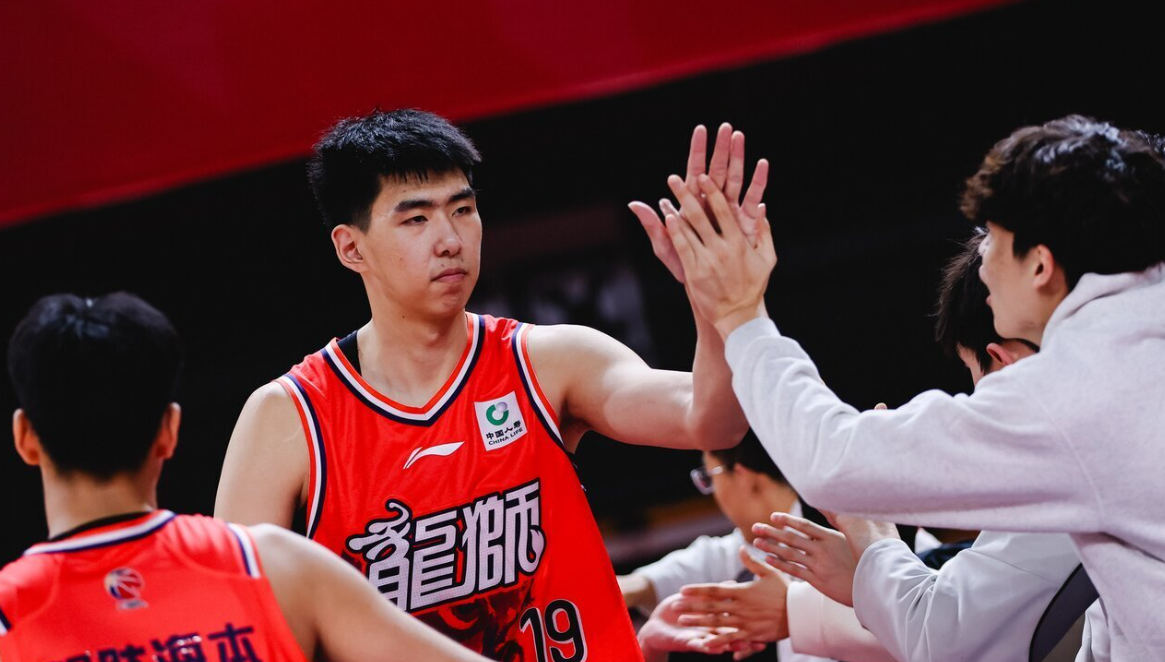 C7娱乐官方网站-13+10有飞扣还有中投！徐昕完成蜕变霸榜盖帽 他真可以学林葳了