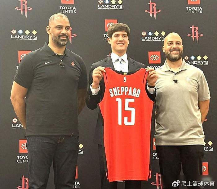 C7娱乐官方网站-乔治+三首轮换KD？火箭76人这笔操作，真能让联盟格局洗牌？|保罗·乔治|凯文·杜兰特|洛杉矶快船队|保罗-乔治|体育赛事讨论_新浪体育_新浪新闻