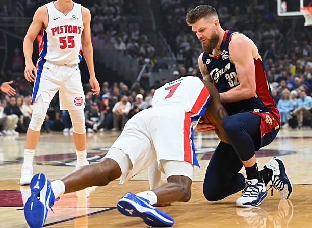 7 GAME下载-防守能力相当不错，但骑士先发小前锋在进攻端的存在感太低了？